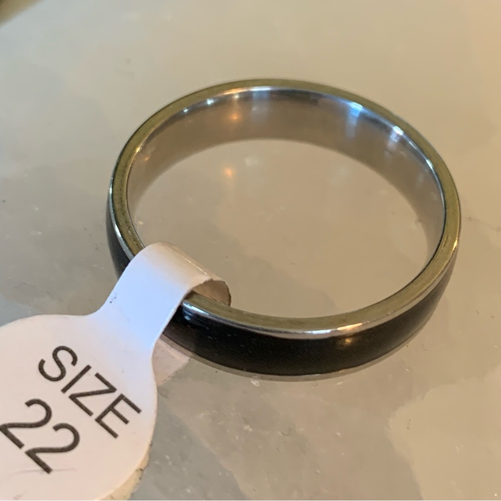 🎉3/$45🎉 Black and silver band ring size 13.5 thumb ring